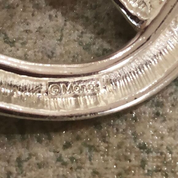 Monet silver circle loop brooch pin. - Picture 4 of 5